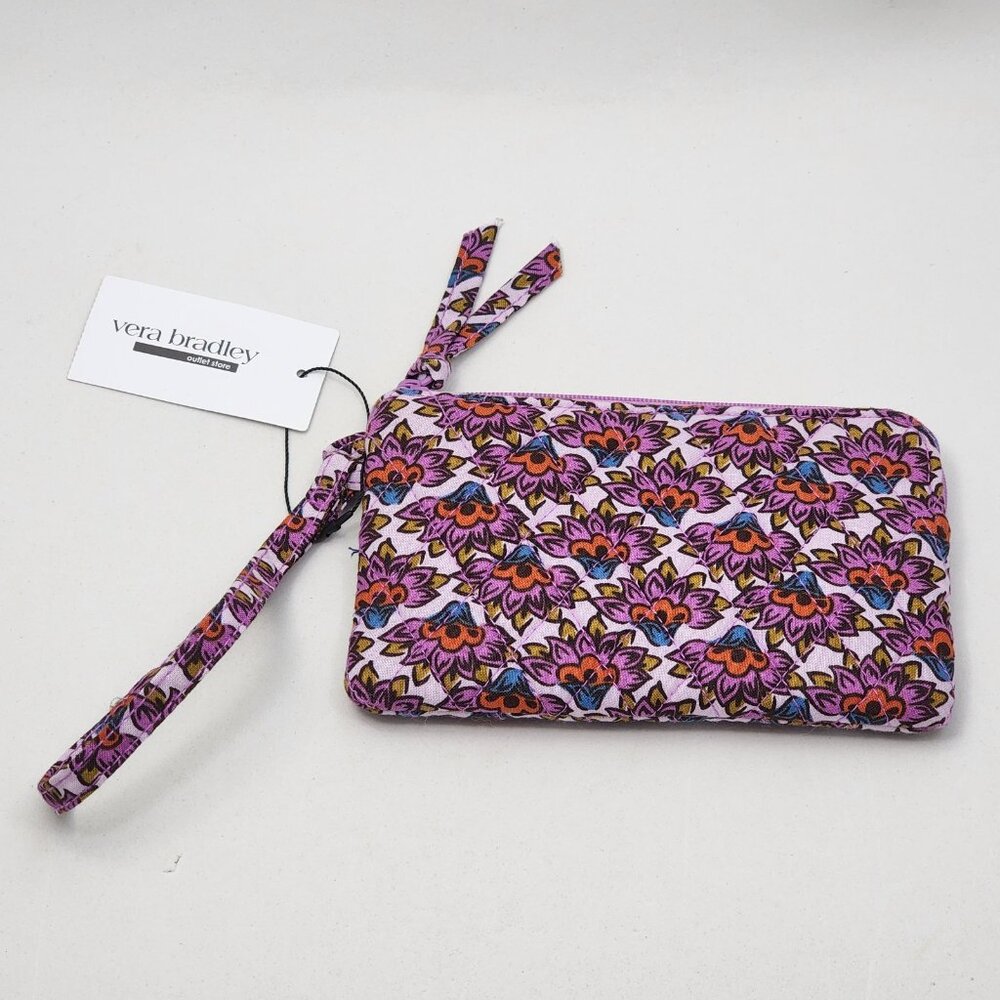 Vera Bradley Essential Zip Quilted Wristlet Scaevola Fan NWT New